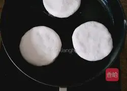 Illustration of how to make sweet potato pancakes 9