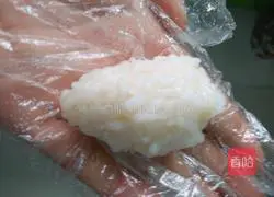 Cucumber sushi roll recipe illustration 5