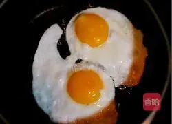 Illustration of how to make breakfast omelette rolls 3