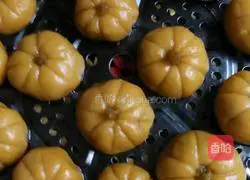 Illustration of how to make cute pumpkin cake 7