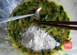 Illustration of how to make coriander and chili egg pancakes 2