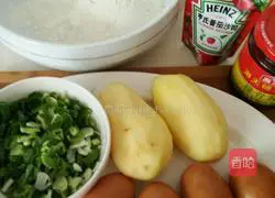  Illustration of how to make shredded potato and tomato sauce egg cake 1