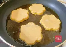 Flower-shaped pumpkin glutinous rice cake recipe 14