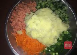 Illustration of how to make pastoral potato pancakes 3