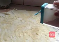 Illustration of how to make scallion pancakes 10