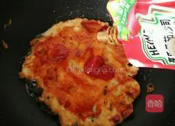 Illustration of how to make shredded potato and tomato sauce egg cake 11