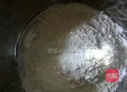 Illustration of how to make pretzel potato pancakes 2