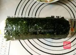 Illustration of how to make fruit and vegetable duck egg sushi rolls 14