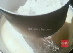 Illustration of how to make Swiss cake roll 5