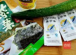 Illustration of how to make caviar sushi 1