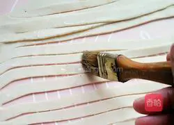 Illustration of how to make hand-shredded biscuits 4