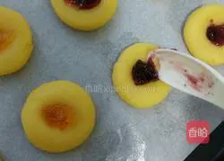 Illustration of how to make milky jam shortbread 6