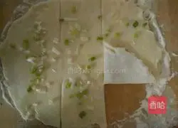 Illustration of how to make scallion pancakes 4