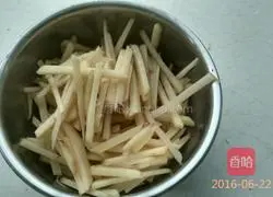 Illustration of how to make potato cakes 1