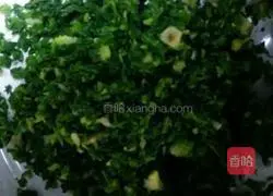 Illustration of how to make shepherd's purse egg pancake 2