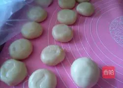 Illustration of how to make crispy bean paste cake 3