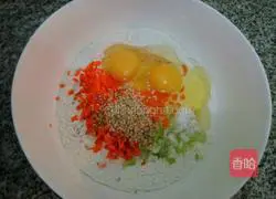 Illustration of how to make carrot and egg pancakes 3