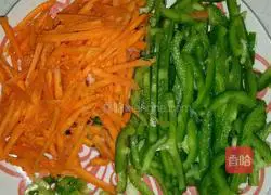 Illustration of how to roll pancakes 1