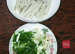 Illustration of how to make fried fish cakes with green onions 3