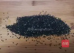 Illustration of how to make black sesame and purple sweet potato cakes 5