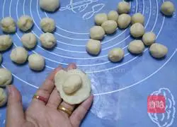 Illustration of how to make crispy wife cake 2