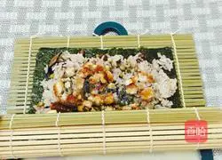 Illustration of how to make multigrain eel sushi 8