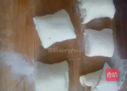 Illustration of how to make hot scallion pancakes 9