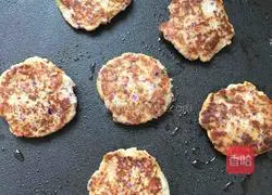 Illustration of how to make mixed vegetable beef patties 5
