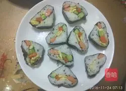 Illustration of how to make homemade sushi rolls 8