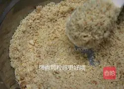 Illustration of how to make salted egg yolk flavored peanut cake 1