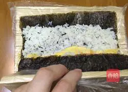 Illustration of how to make fruit and vegetable sushi 11
