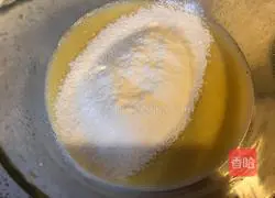 Illustration of how to make cream strawberry waffles 3