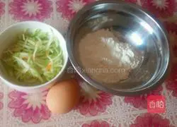 Illustration of how to make courgette egg pancake 1