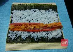 Illustration of how to make meat floss and ham sushi 5