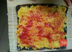 Illustration of how to make pumpkin and meat floss sushi 4