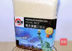 Illustration of making sausage cheese sushi 1