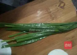 Illustration of how to make green onion pancakes 1