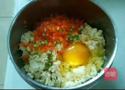 Illustration of how to make pan-fried carrot and tofu patties 5