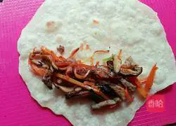 Illustration of how to roll meatloaf 16