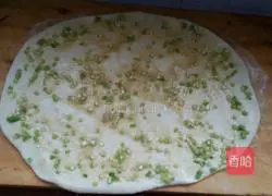 Illustration of how to make butter scallion pancake 6
