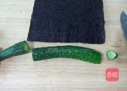 Illustration of how to make grilled chicken sushi rolls 9