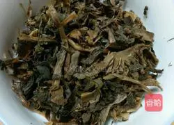 Illustration of how to make crispy prune pancake 3