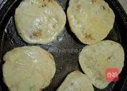 Illustration of how to make dough meatloaf 8