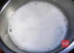 Illustration of how to make two-color cocoa cake roll 9