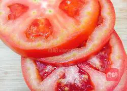 Illustration of how to make tomato beef and egg pancakes 1