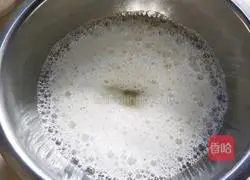 Illustration of how to make two-color cocoa cake roll 8