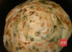 Illustration of how to make scallion pancake (dumpling skin version) 6