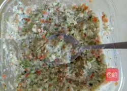 Illustration of how to make shrimp and vegetable cakes for baby food supplement 12