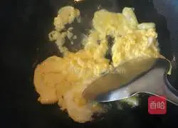 Illustration of how to make fried egg and cabbage pancakes 5