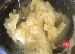 Illustration of how to make potato spicy meatloaf 2